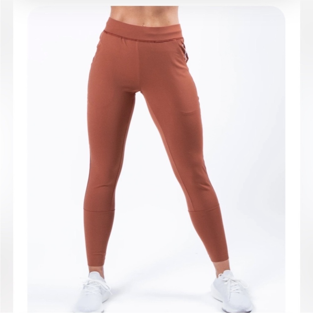 Alphalete Trace Joggers size XL. New with tags